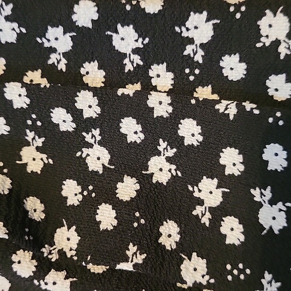As U Wish Black And White Floral Romper Size Small - Picture 4 of 4